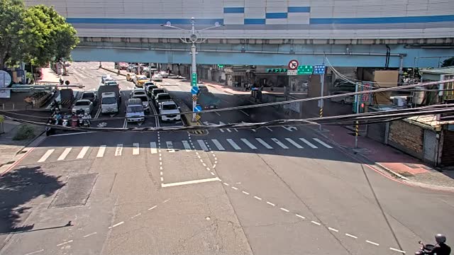 中山路龍安街口(分隔島號控箱旁號誌桿)