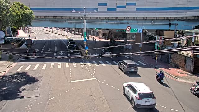 中山路龍安街口(分隔島號控箱旁號誌桿)
