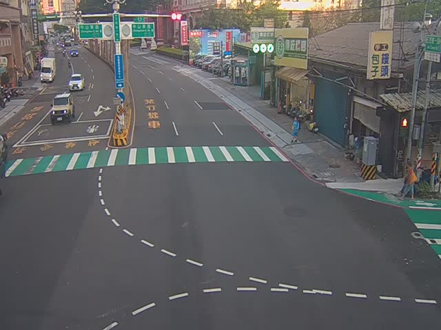 三民路中山東路口(一銀汽車當舖前號誌桿)