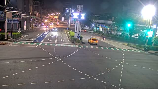 中華路中園路口(YKK與家具行出入口間號誌桿)