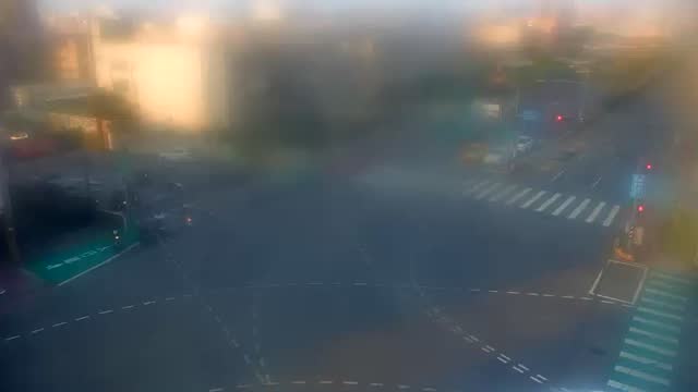 中華路二段與忠義路前分隔島(昇降桿)