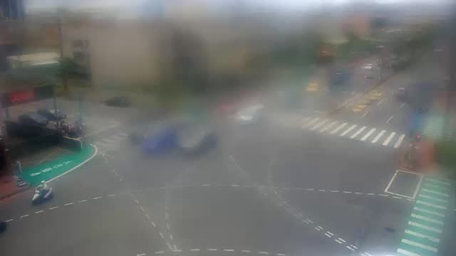 中華路二段與忠義路前分隔島(昇降桿)