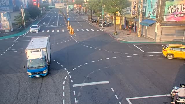 環中東路龍岡路口(三陽工業前號誌桿)