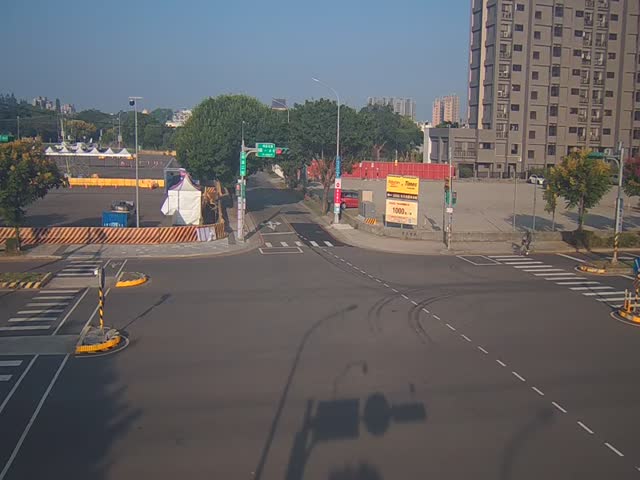 領航北路一段與洽溪路(洽溪路東側車道號誌桿上往西)