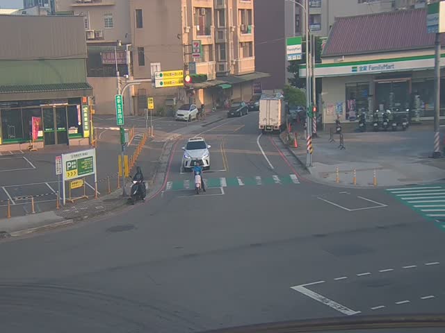 領航南路二段與新生路三段路口