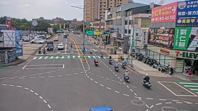 環南路金陵路口(上光眼鏡對面分隔島號誌桿)
