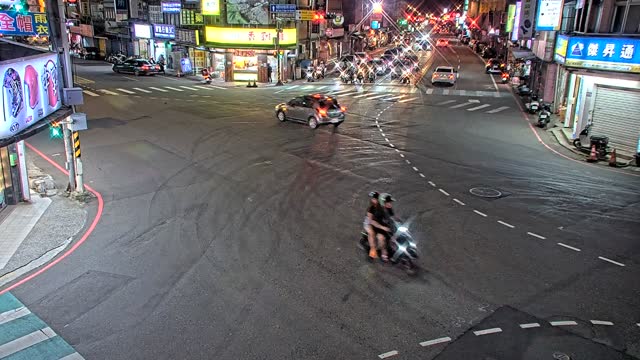 介壽路與興豐路口(青發白麵食館前號誌燈桿)