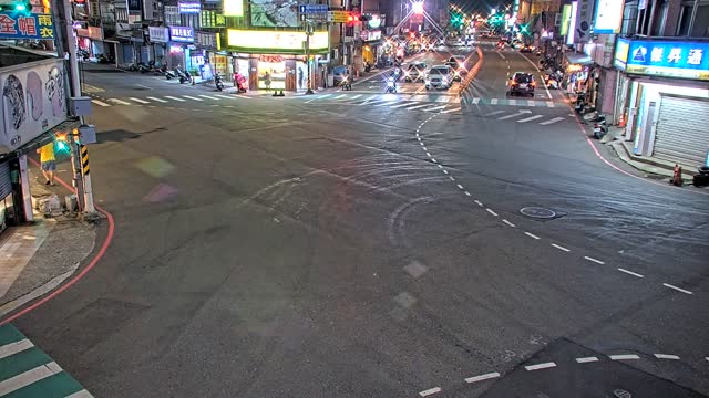 介壽路與興豐路口(青發白麵食館前號誌燈桿)