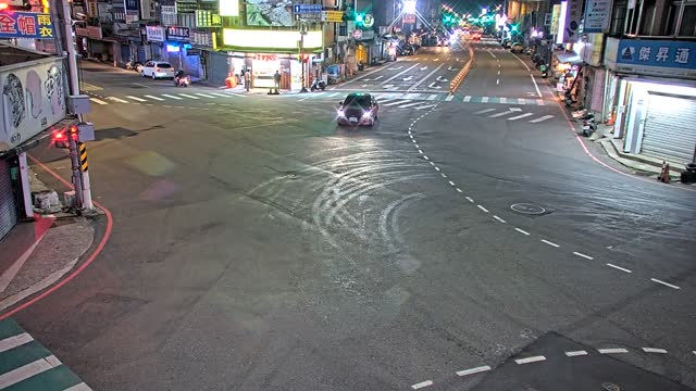 介壽路與興豐路口(青發白麵食館前號誌燈桿)