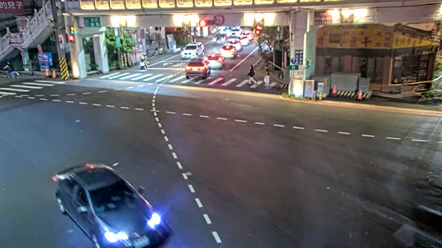 康莊路與信義路口(餐廳對面號誌桿)