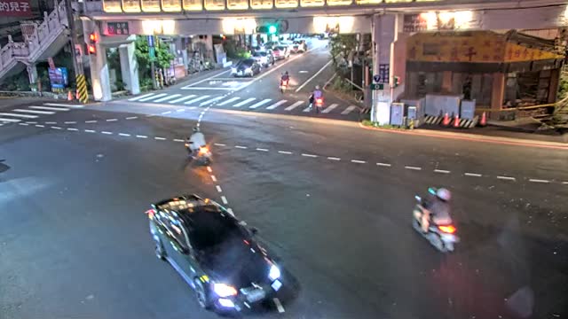 康莊路與信義路口(餐廳對面號誌桿)