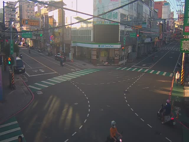 慈湖路與復興路口(EASYSHOP前號誌桿)
