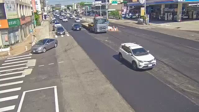 中山北路環東路口(善騰廣告前板分隔島號誌桿)