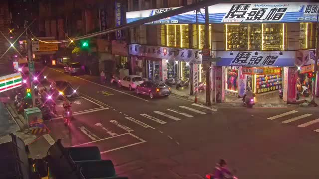 萬壽路二段與自強西路口(縣105)(真好未鴨莊前號誌桿)