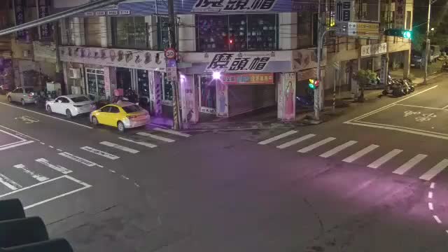 萬壽路二段與自強西路口(縣105)(真好未鴨莊前號誌桿)