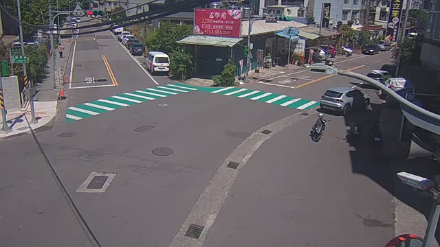 神龍路-龍華路口，神龍路往東近端號誌桿
