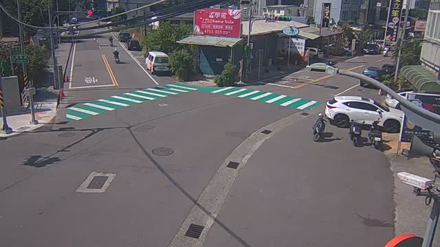 神龍路-龍華路口，神龍路往東近端號誌桿