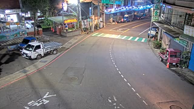 台七-台七乙(路口中間圓環槽化島上之號誌桿)